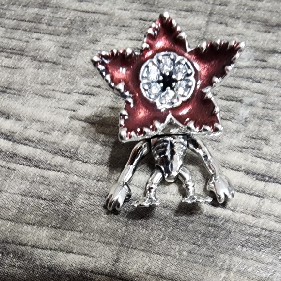 Pandora Stranger Things Moveable Demogorgon Charm - Picture 9 of 9